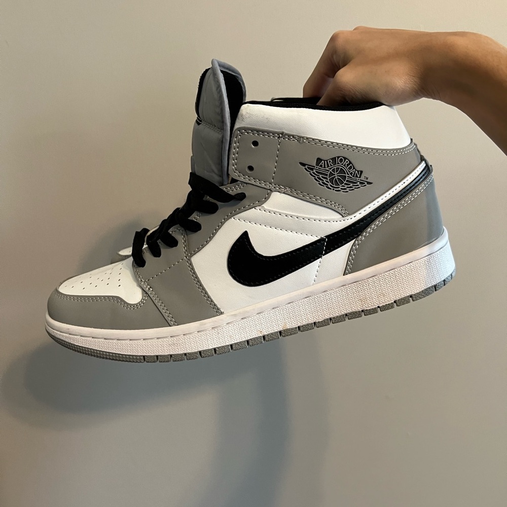 Jordan 1 Mid Light Smoke Grey